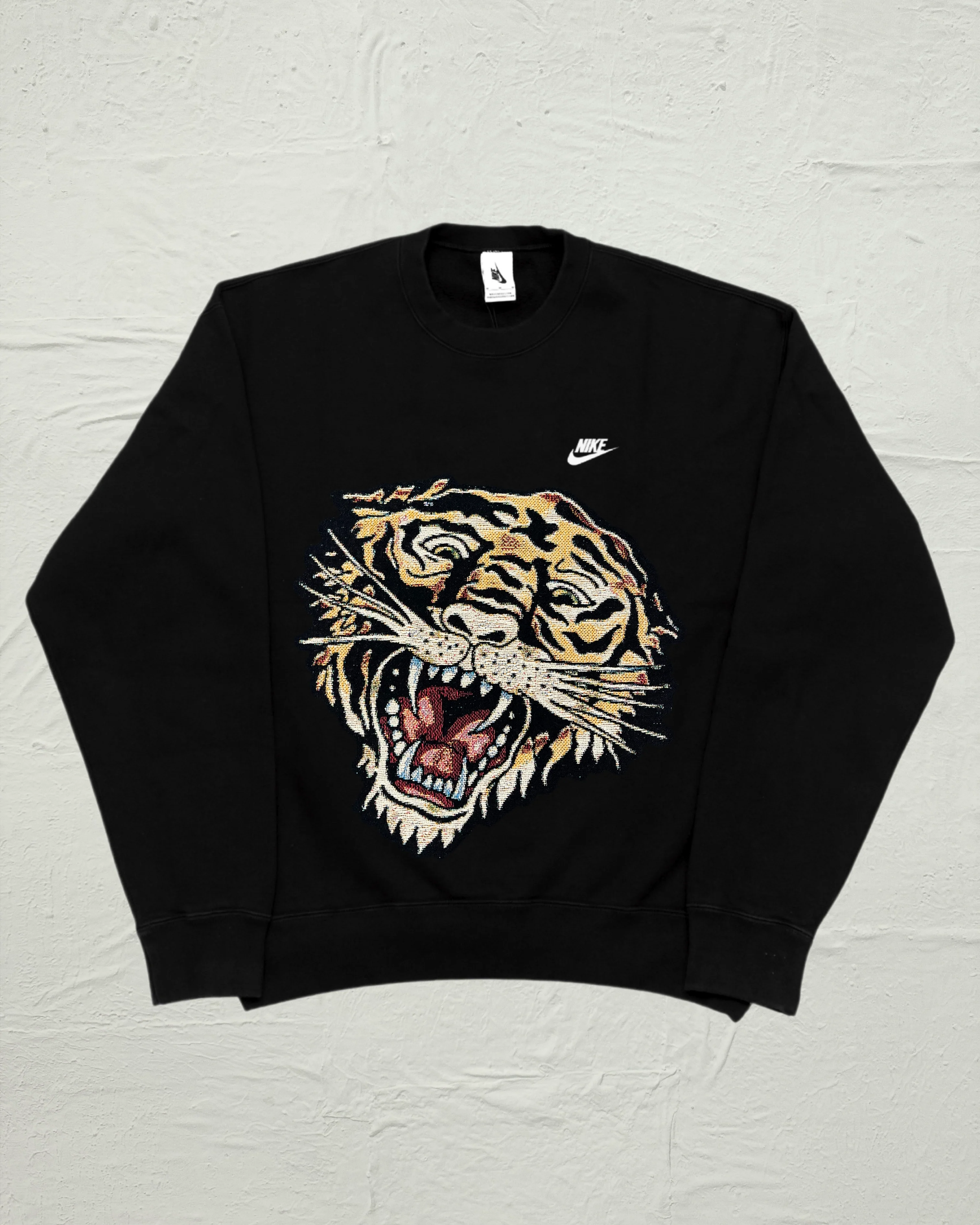 VA-FW24-849 HARDY TIGER TAPESTRY RETRO REWORK CREWNECK